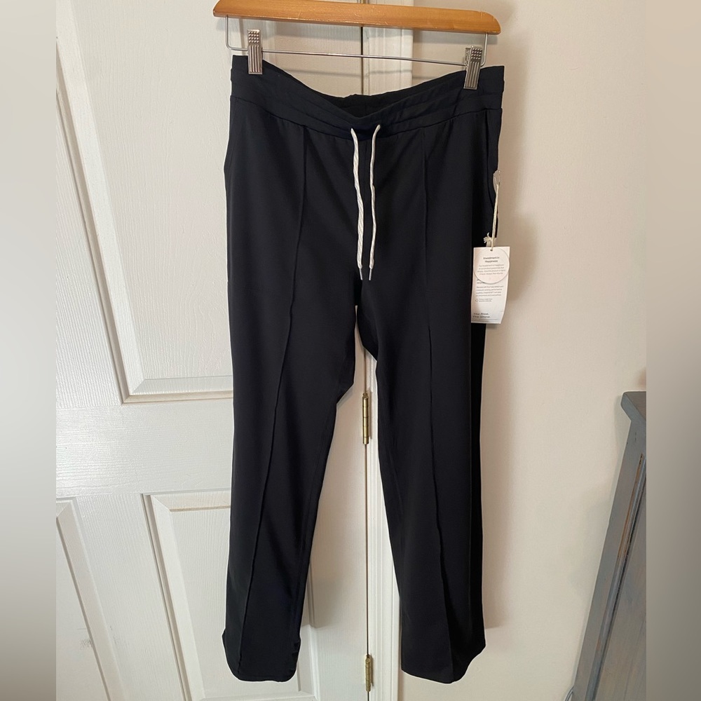 Vuori halo wide leg flare pants. NWT. Size medium. Black